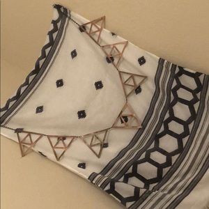 Cool metal wall triangle decor